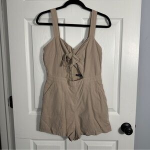 Abercrombie & Fitch neutral tie-front romper, sz 8, keyhole front, cotton